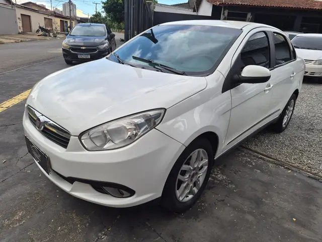 Carro Fiat Grand Siena 2014 Essence 1.6 16V (Flex)