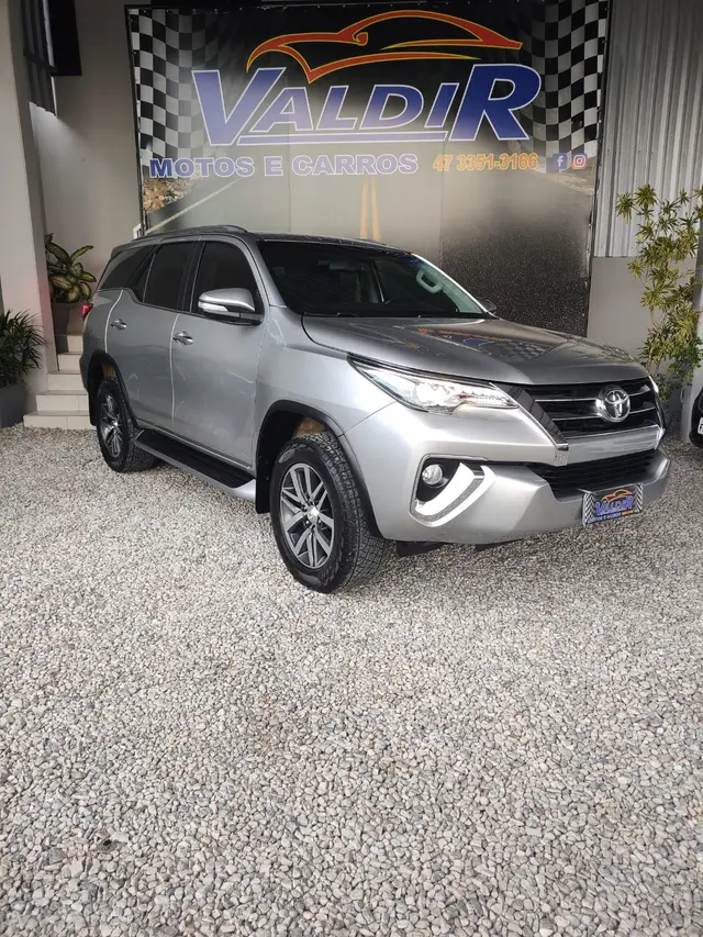 Carro Toyota SW4 2017 2.8 TDI SRX 5L 4x4 (Aut)