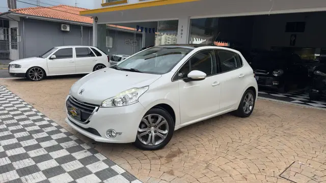 Carro Peugeot 208 2014 Griffe 1.6 16V (Flex)