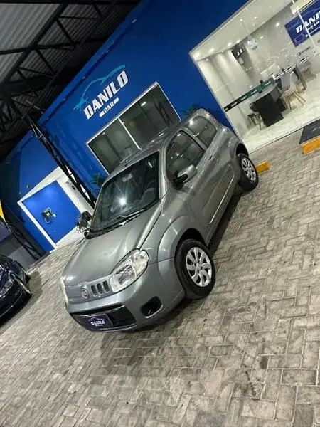 Carro Fiat Uno 2013 Vivace Celeb. 1.0 8V (Flex) 2p