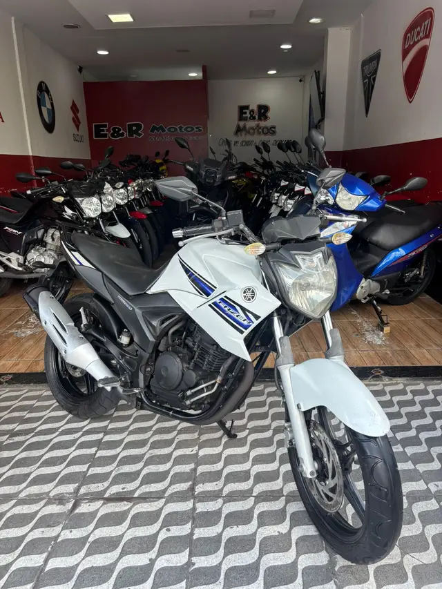 Moto Yamaha YS 250 Fazer 2014 Black Edition
