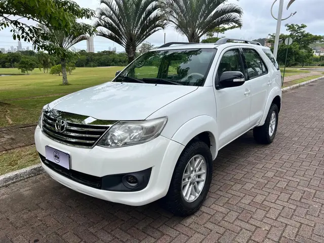 Carro Toyota Hilux SW4 2013 SR 2.7 4x2 (Flex)