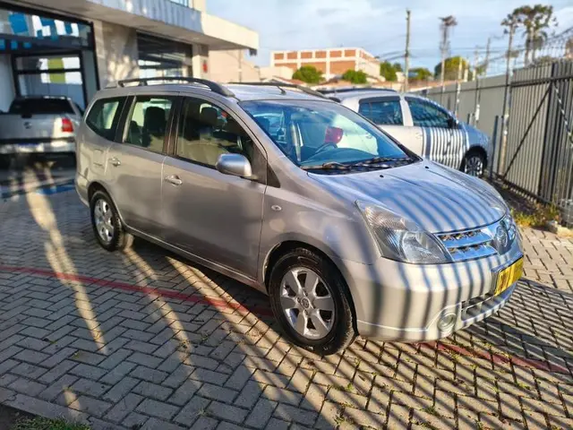 Carro Nissan Grand Livina 2012 SL 1.8 16V (flex) (aut)