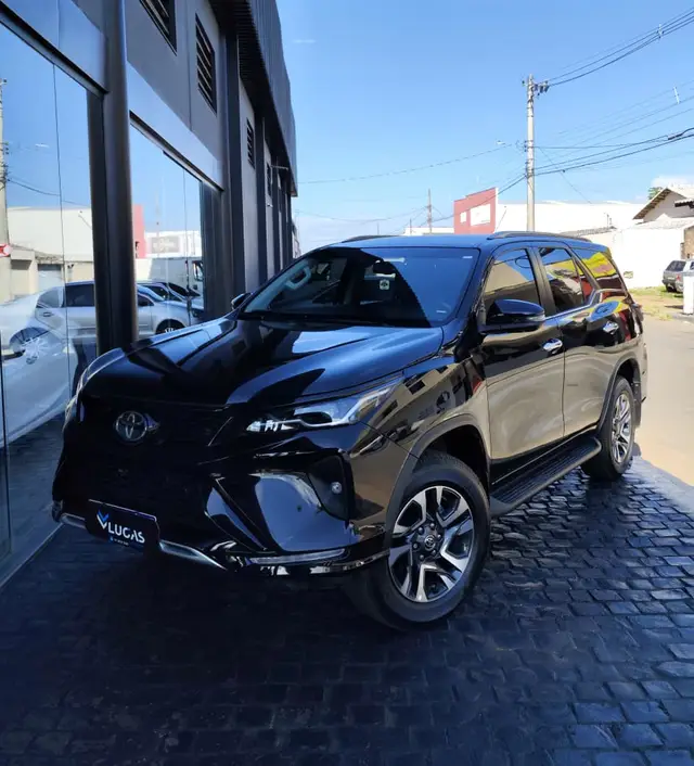 Carro Toyota SW4 2025 SRX Platinum 2.8 Turbodiesel 4x4 (Aut.) (7 Lugares)