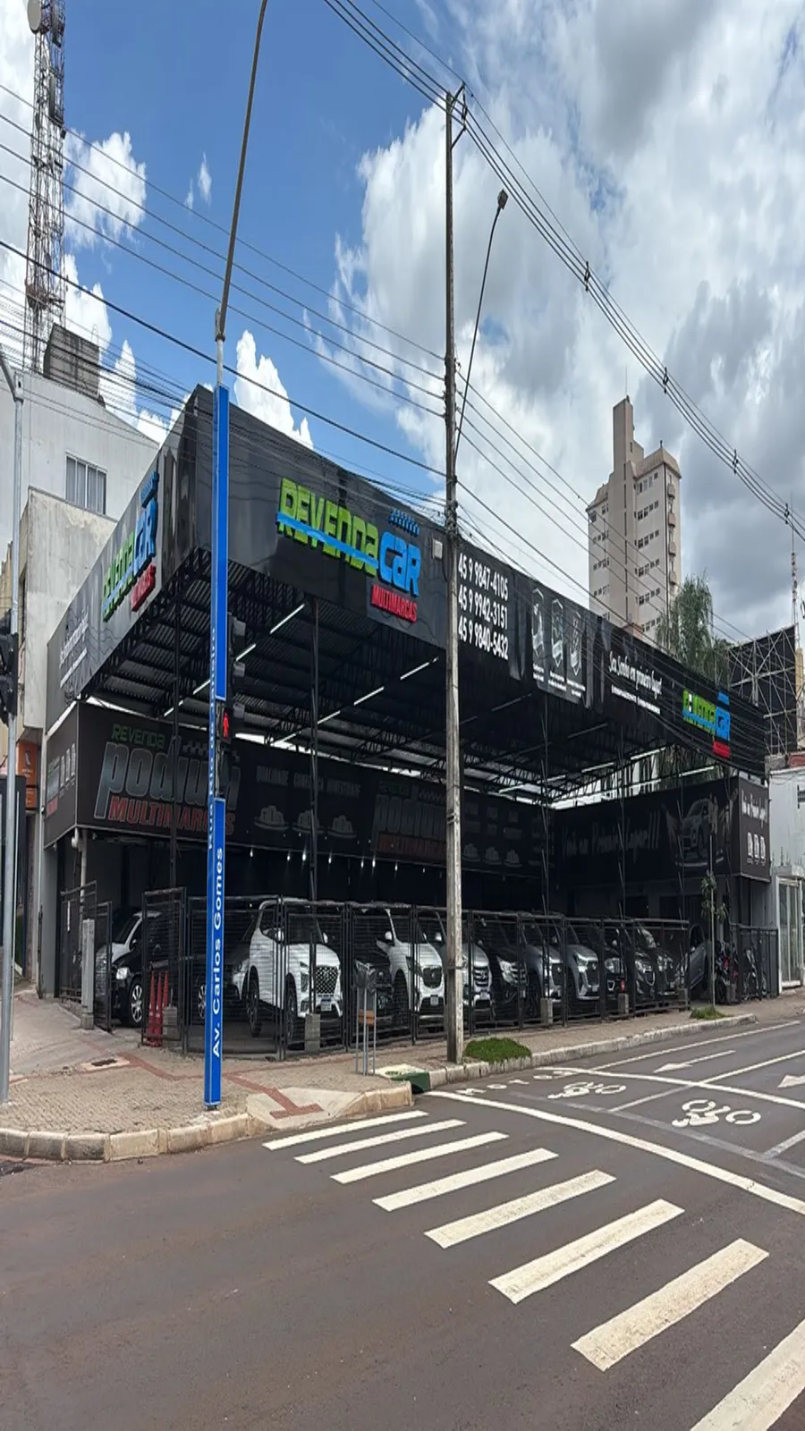 Fachada da loja Veículos à venda em Revendacar Multimarcas - Cascavel - PR