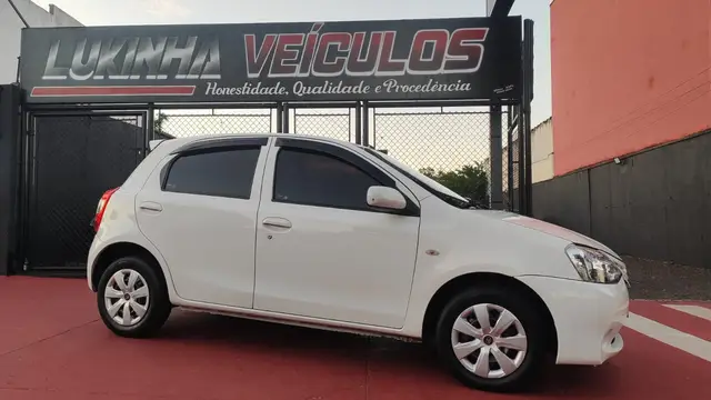 Carro Toyota Etios 2013 XS 1.3 (Flex)