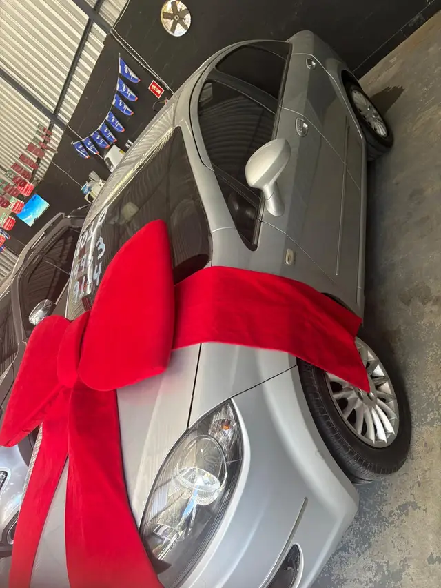 Carro Fiat Linea 2010 Absolute 1.9 16V Dualogic (Flex)