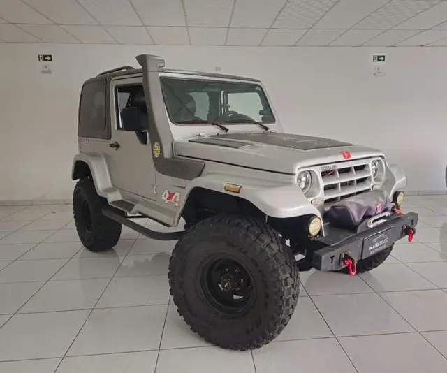 Carro Troller T4 2005 4x4 2.8 Turbo (teto rígido)