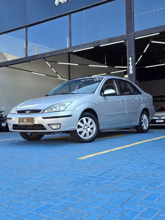 Carro Ford Focus Sedan 2008 Ghia 2.0 16V Duratec