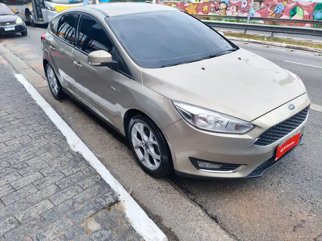 Carro Ford Focus Hatch 2017 SE Plus 2.0 PowerShift