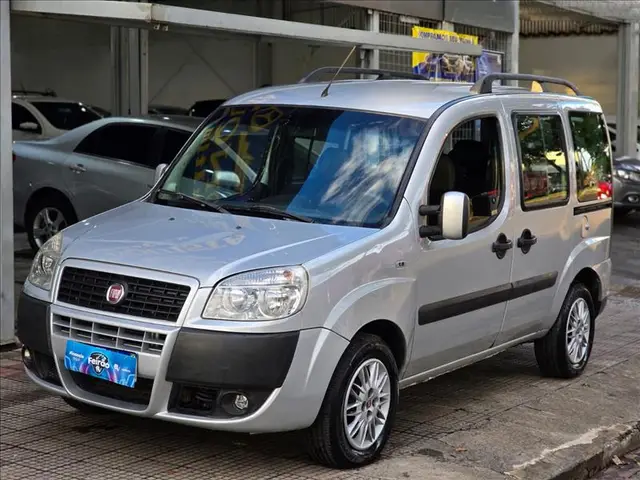 Carro Fiat Doblò 2016 Essence 1.8 16V (Flex)