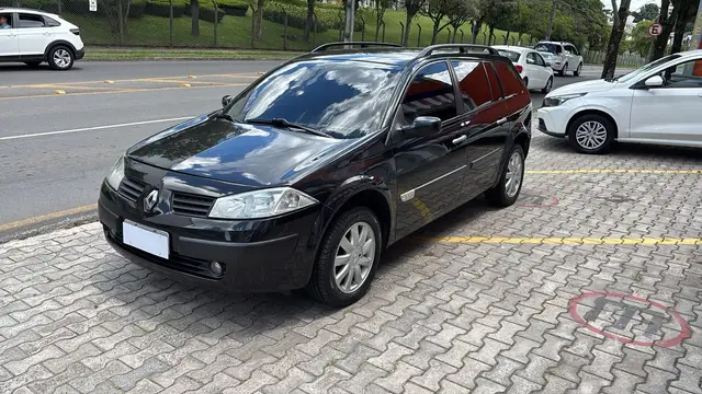 Carro Renault Megane Grand Tour 2010 Mégane Grand Tour Dynamique 2.0 16V (aut)