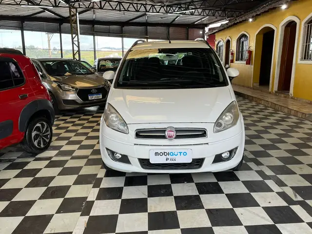 Carro Fiat Idea 2015 Attractive 1.4 8V (Flex)