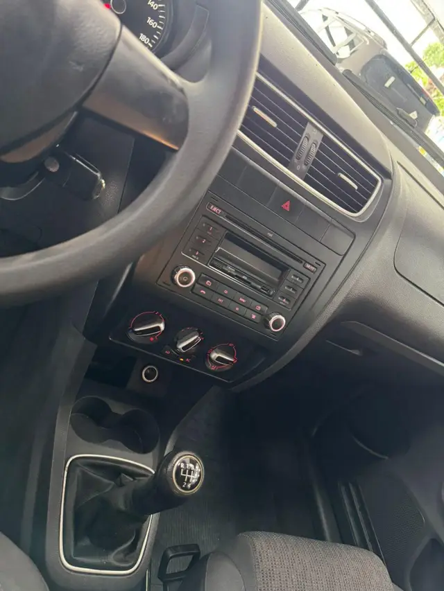 Carro Volkswagen Fox 2013 1.0 TEC (Flex) 4p