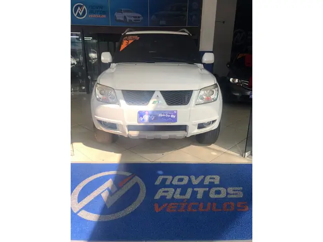 Carro Mitsubishi Pajero TR4 2013 2.0 16V 4x2 (Flex)