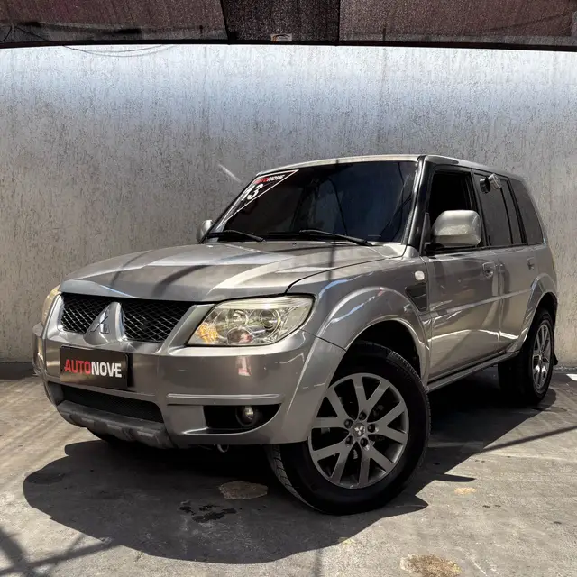 Carro Mitsubishi Pajero TR4 2013 2.0 16V 4x2 (Flex) (Aut)