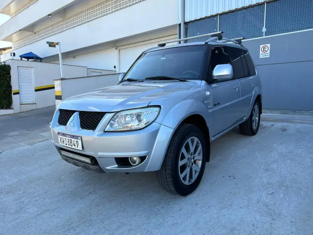 Carro Mitsubishi Pajero Dakar 2015 3.2 DI-D HD 4WD