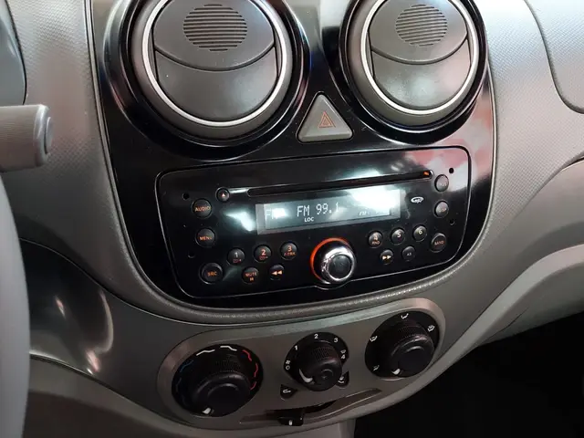 Carro Fiat Palio 2013 Attractive 1.0 8V (Flex)