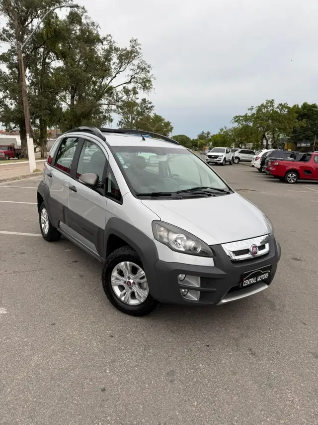 Carro Fiat Idea 2015 Adventure 1.8 16V E.TorQ (Flex)