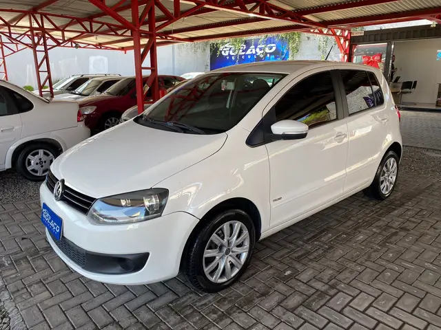 Carro Volkswagen Fox 2011 1.0 8V (Flex) 4p