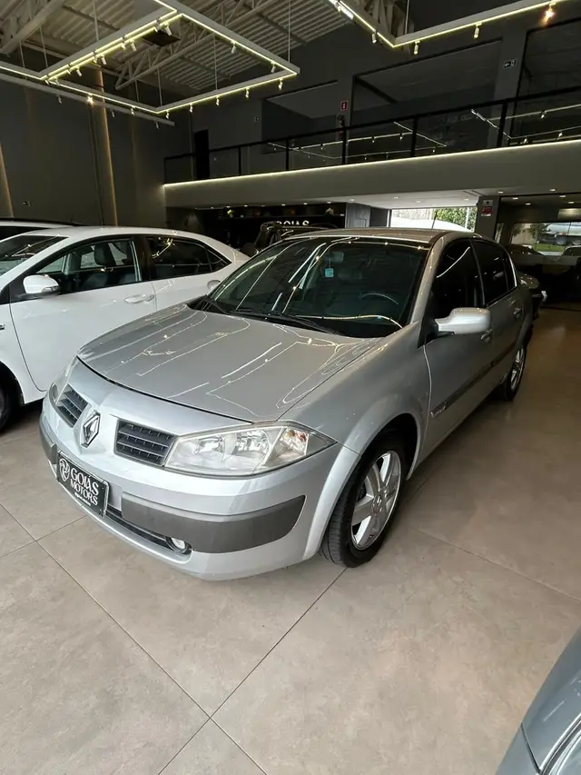 Carro Renault Megane Sedan 2009 Mégane Sedan Dynamique 2.0 16V (aut)