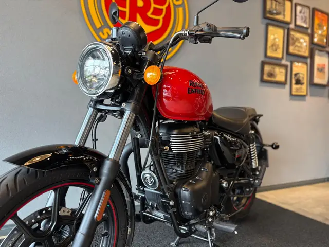 Moto Royal Enfield Meteor 350 2025 Fireball