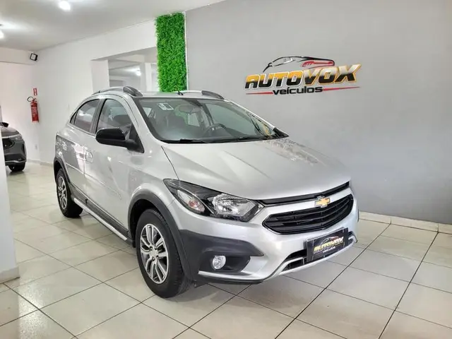 Carro Chevrolet Onix 2018 1.4 Activ SPE/4 (Aut)