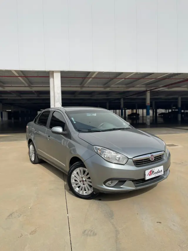 Carro Fiat Grand Siena 2015 ESSENCE ITALIA 1.6 Flex 16V
