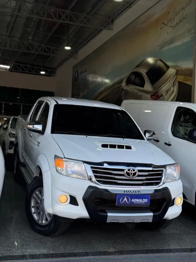 Carro Toyota Hilux Cabine Dupla 2015 Hilux 3.0 TDI 4x4 CD SRV (Aut)