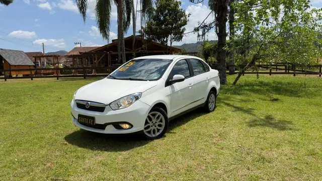 Carro Fiat Grand Siena 2015 Essence 1.6 16V Dualogic (Flex)