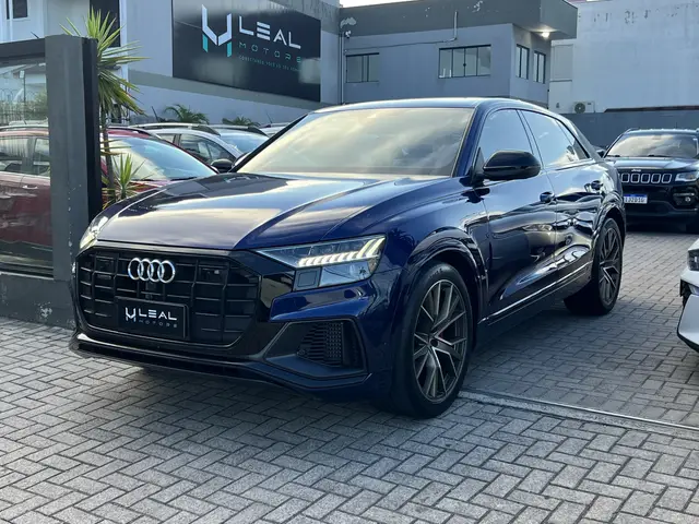 Carro Audi Q8 2023 Q8 Perfo. 3.0 TFSI Quattro S-tron/(Híb.)