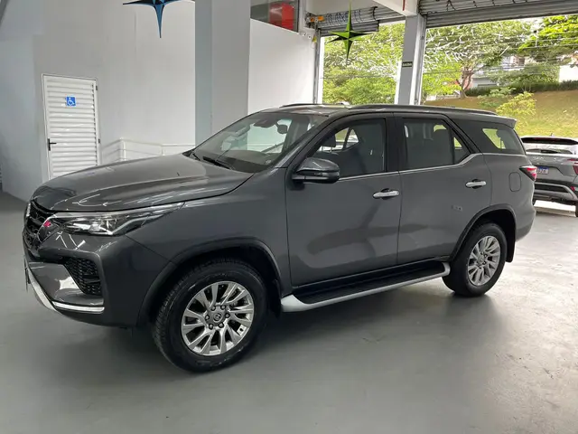 Carro Toyota SW4 2021 SRX 2.8 turbodiesel 7L 4x4 (Aut)