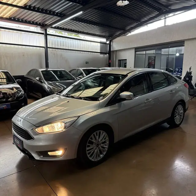 Carro Ford Focus Sedan 2018 SE 2.0 PowerShift