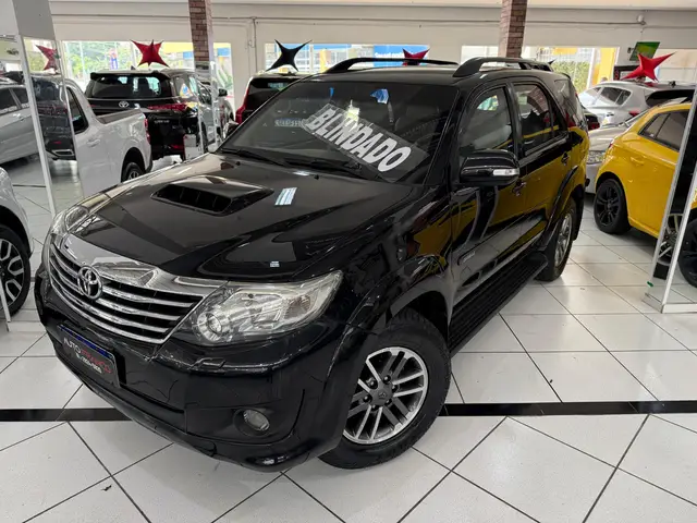 Carro Toyota Hilux SW4 2012 SRV 3.0 4X4 (7 Lugares)