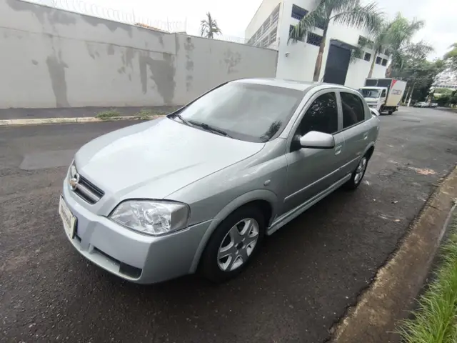 Carro Chevrolet Astra Hatch 2008 Advantage 2.0 (Flex)