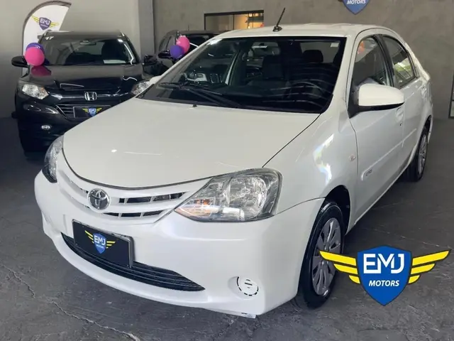Carro Toyota Etios Sedan 2017 XS 1.5 (Flex)