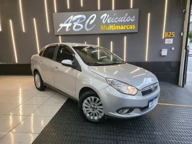 Carro Fiat Grand Siena 2015 ESSENCE ITALIA 1.6 Flex 16V