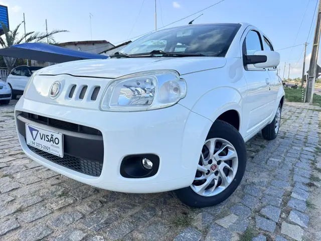 Carro Fiat Uno 2013 Vivace Italia 1.0 8V (Flex) 4p