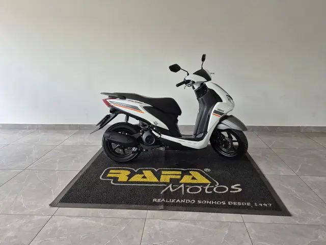 Moto Yamaha Fluo 2023 ABS
