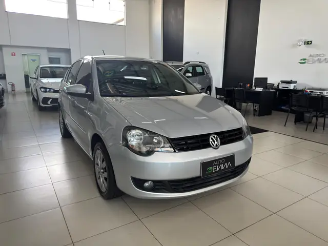 Carro Volkswagen Polo Sedan 2014 1.6 8V (Flex)