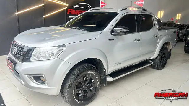 Carro Nissan Frontier 2017 2.3 TD CD LE 4x4 (Aut)