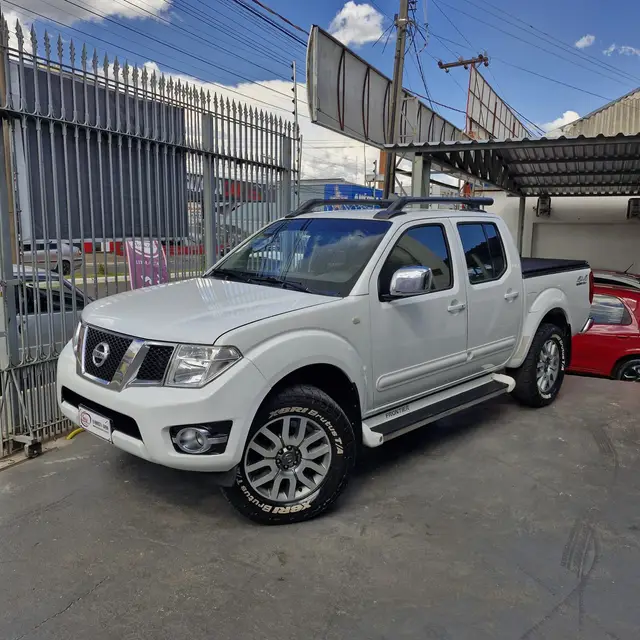 Carro Nissan Frontier 2015 2.5 TD CD 4x4 SL (Aut)