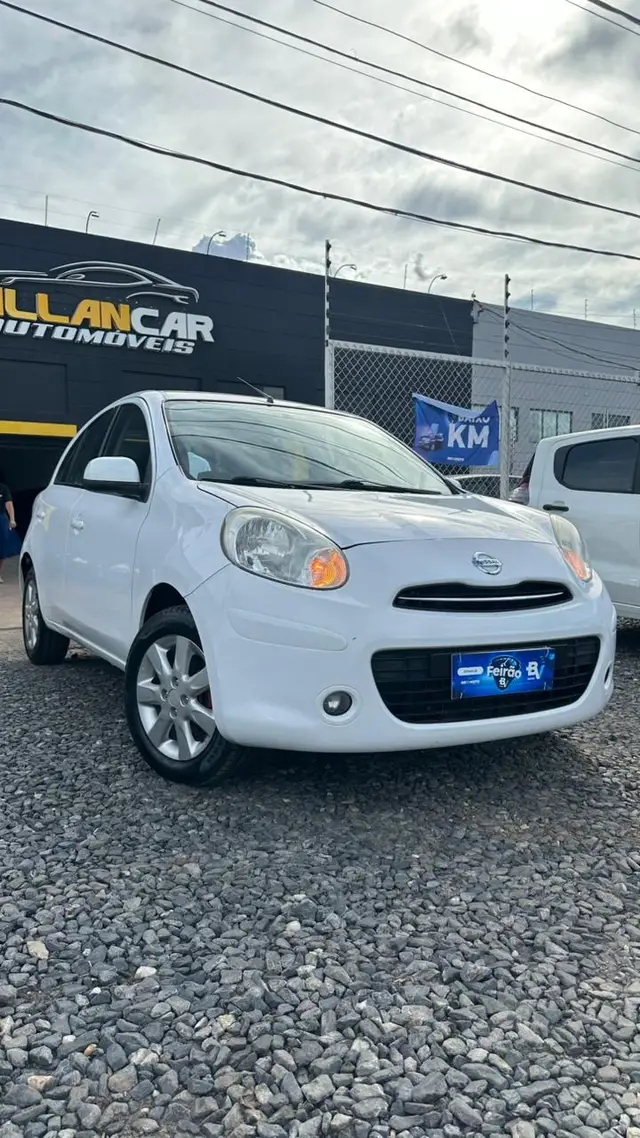 Carro Nissan March 2014 1.6 16V SV (Flex)