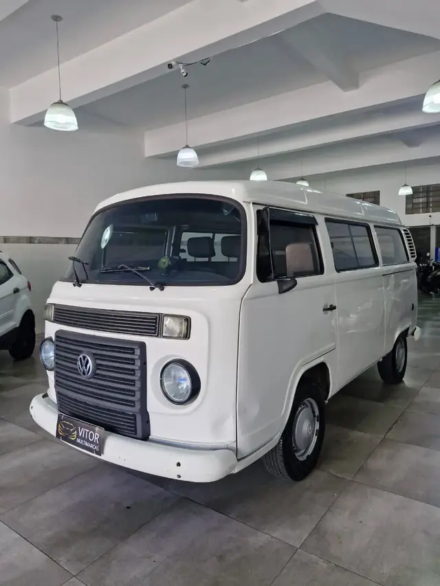Carro Volkswagen Kombi 2013 Lotação 1.4 (Flex)