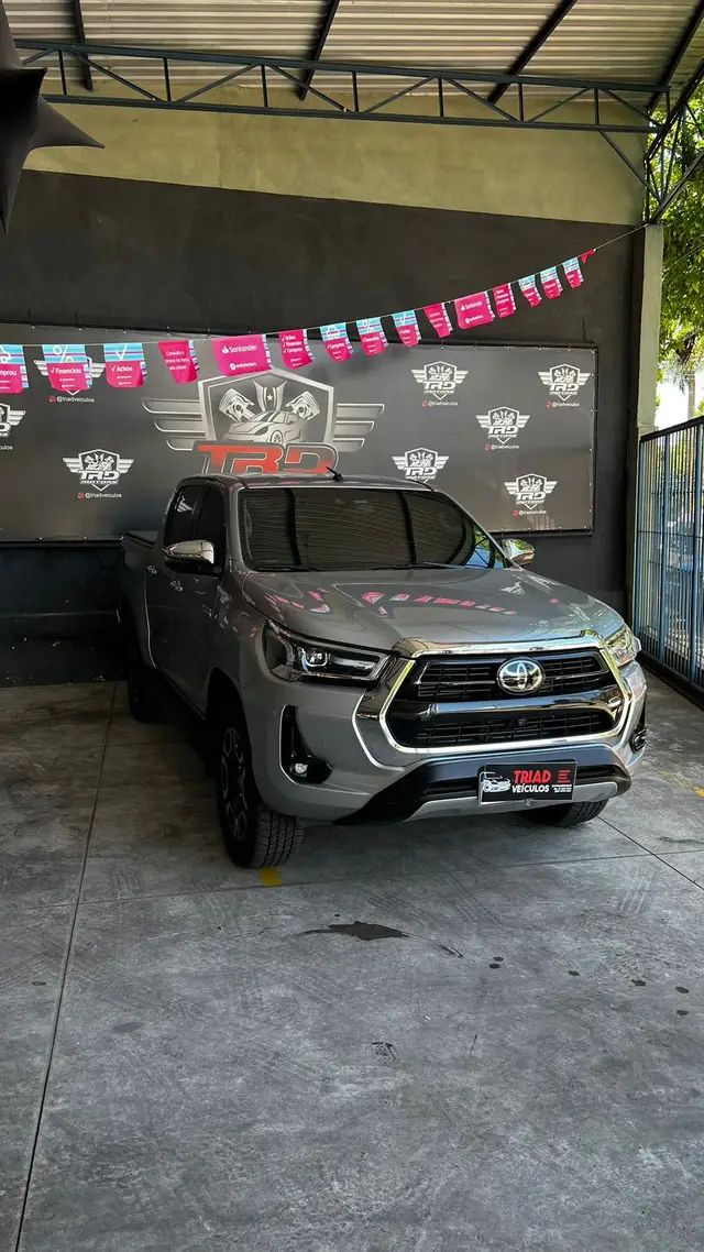 Carro Toyota Hilux Cabine Dupla 2023 SRX 4x4 2.8 Diesel