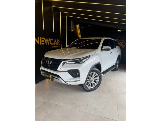 Carro Toyota SW4 2024 SRX 2.8 Turbodiesel 4x4 (Aut.) (7 Lugares)