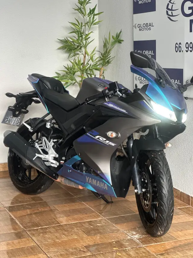 Moto Yamaha YZF R15 2025 ABS