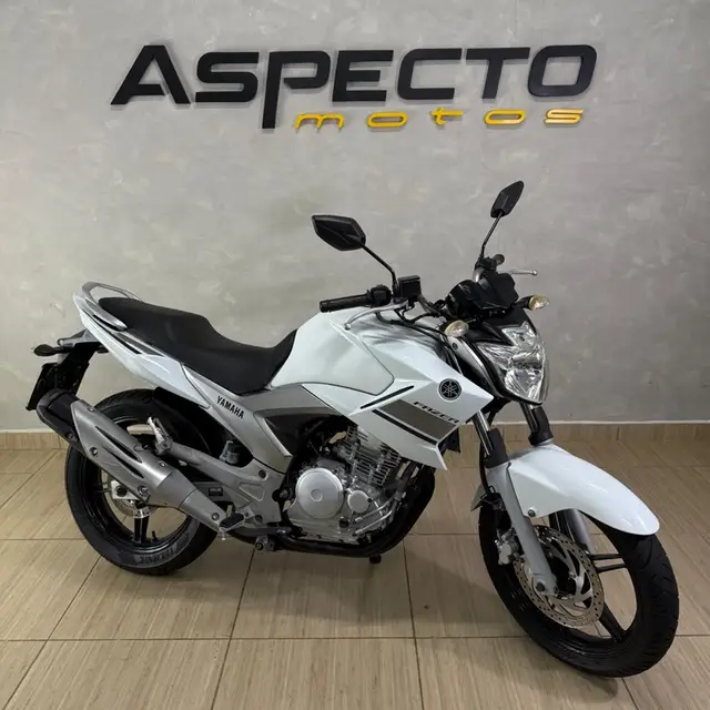 Moto Yamaha YS 250 Fazer 2014 Black Edition