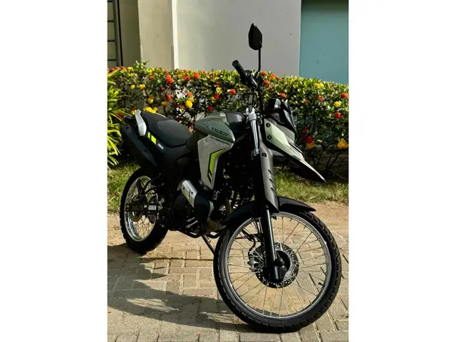 Moto Yamaha XTZ 250 Lander 2025 Connected