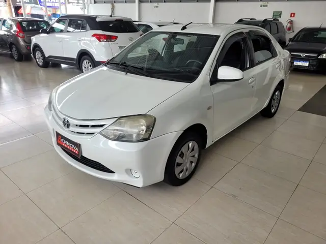 Carro Toyota Etios Sedan 2017 XS 1.5 (Flex)